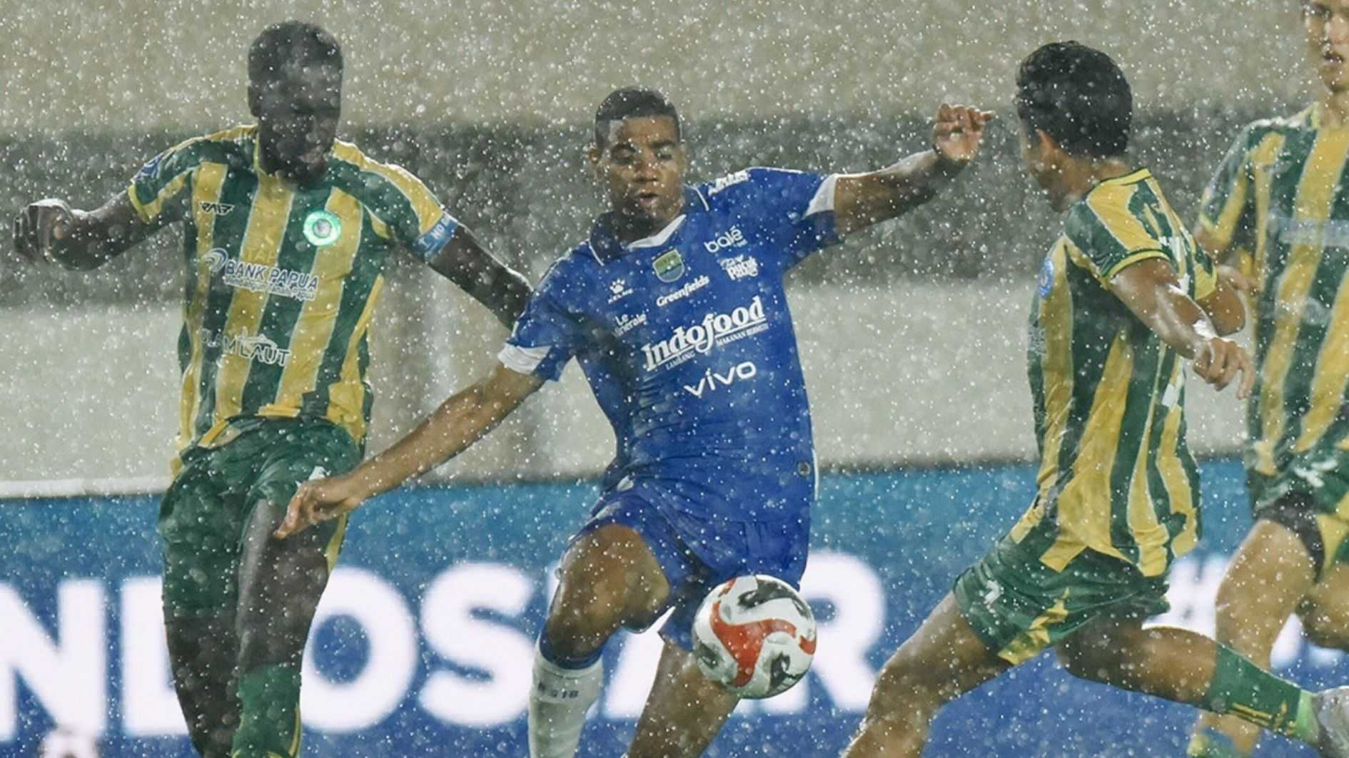 Persib Bandung Menang Telak atas PSBS Biak di BRI Super League 2025/26